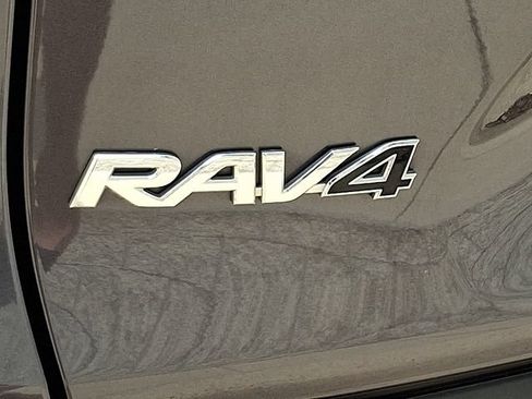 Used 2025 Toyota RAV4 XLE AWD/4WD image 10