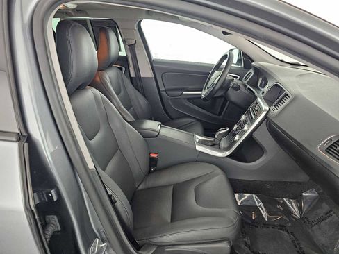 Used 2018 Volvo V60 T5 Cross Country w/ Convenience Package image 10