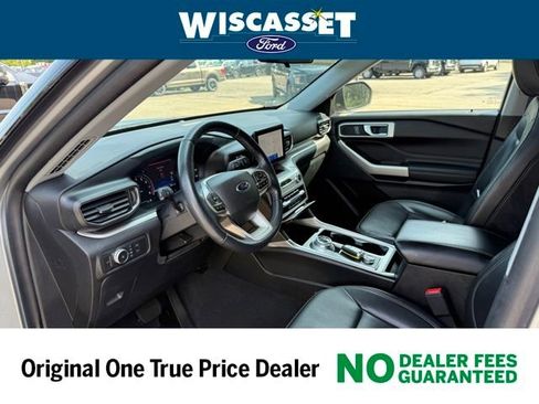 Certified 2022 Ford Explorer XLT w/ Equipment Group 202A image 4