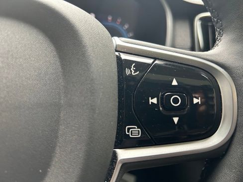 Certified 2025 Volvo XC90 B5 Plus image 30