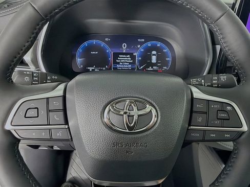 New 2026 Toyota Highlander Platinum AWD/4WD image 15