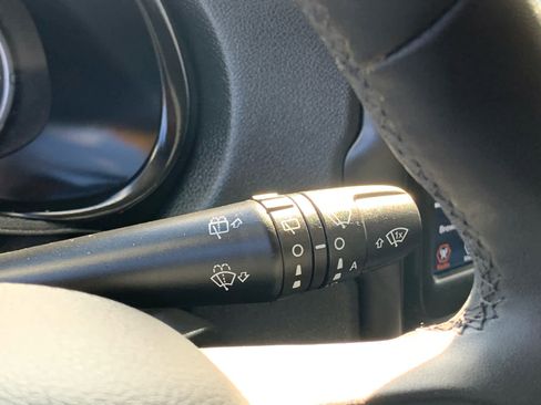 Used 2020 Jeep Renegade Latitude w/ Safety & Security Group II image 18