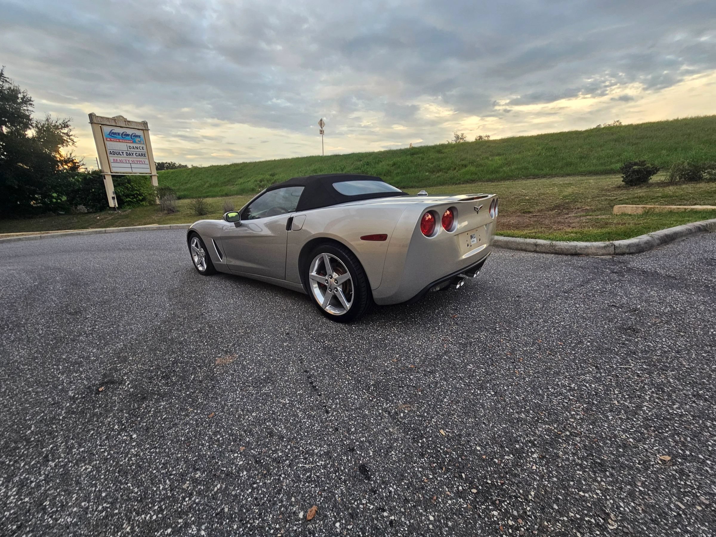 Used 2005 Chevrolet Corvette Convertible w/ Preferred Equipment Group RWD image 12