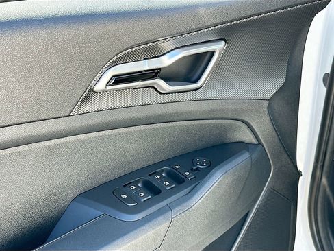 Certified 2025 Kia Sportage LX AWD/4WD image 17