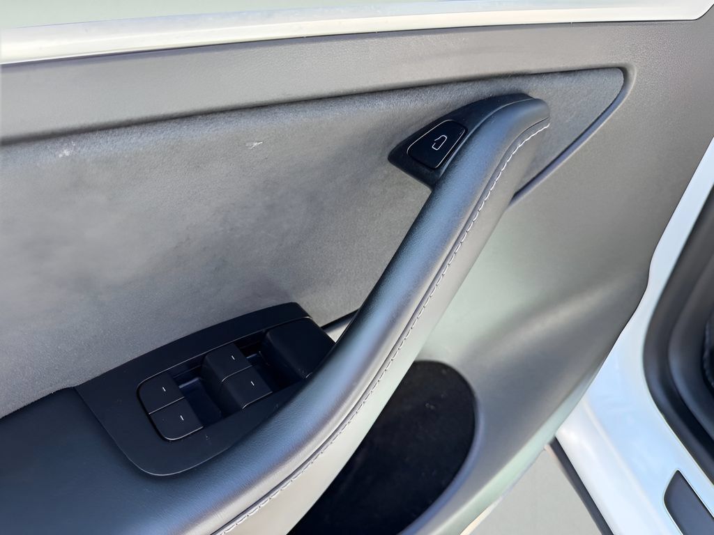 Used 2022 Tesla Model Y Performance AWD/4WD image 13