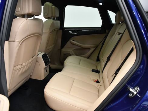 Used 2025 Porsche Macan image 41