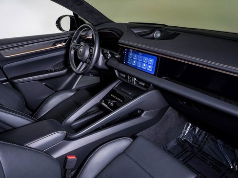 Certified 2025 Porsche Macan Turbo Electric image 14