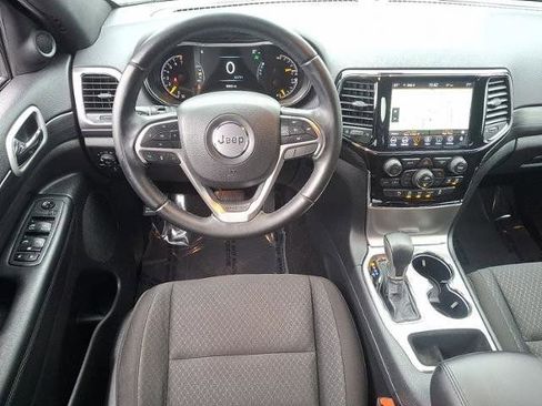 Used 2020 Jeep Grand Cherokee Laredo w/ 18" Wheel & 8.4" Radio Group RWD image 15