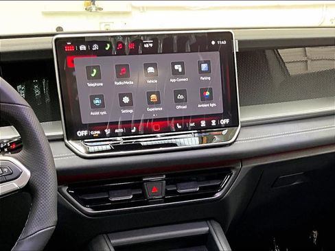 New 2026 Volkswagen Tiguan SE R-Line image 9