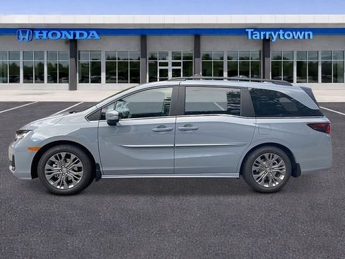 New 2026 Honda Odyssey Touring image 2