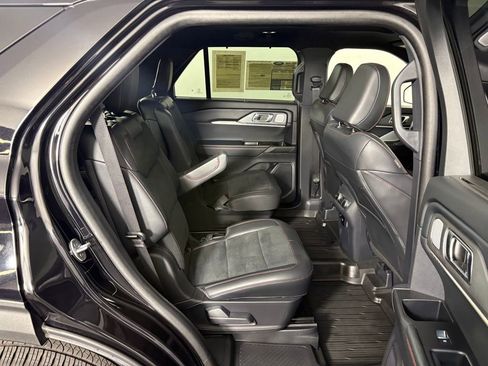 Certified 2025 Ford Explorer ST image 38