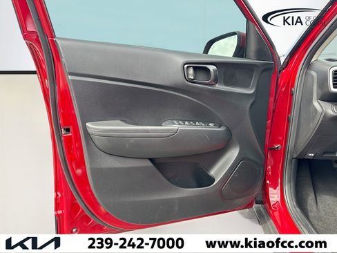 Used 2023 Hyundai Venue Limited image 20