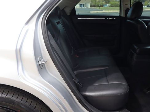 Used 2010 Chrysler 300 Touring image 21