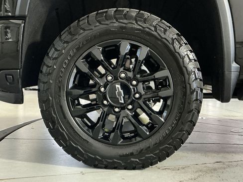 Used 2026 Chevrolet Silverado 2500 High Country w/ Midnight Edition AWD/4WD image 13
