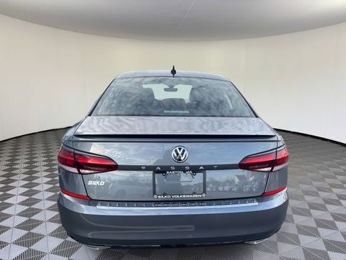 Certified 2022 Volkswagen Passat 2.0T R-Line image 4
