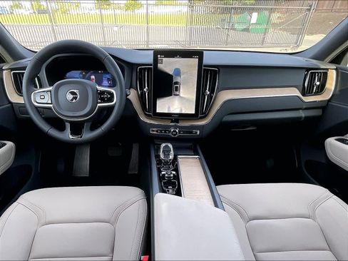 New 2026 Volvo XC60 T8 Plus w/ Climate Package PRO AWD/4WD image 7