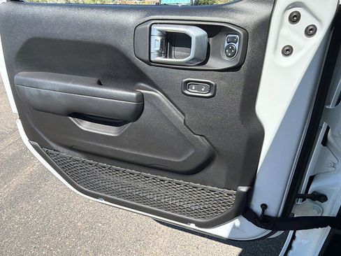 Used 2024 Jeep Wrangler Unlimited Sport AWD/4WD image 13