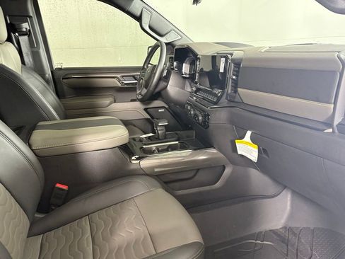 Used 2025 Chevrolet Silverado 1500 ZR2 w/ Technology Package image 17