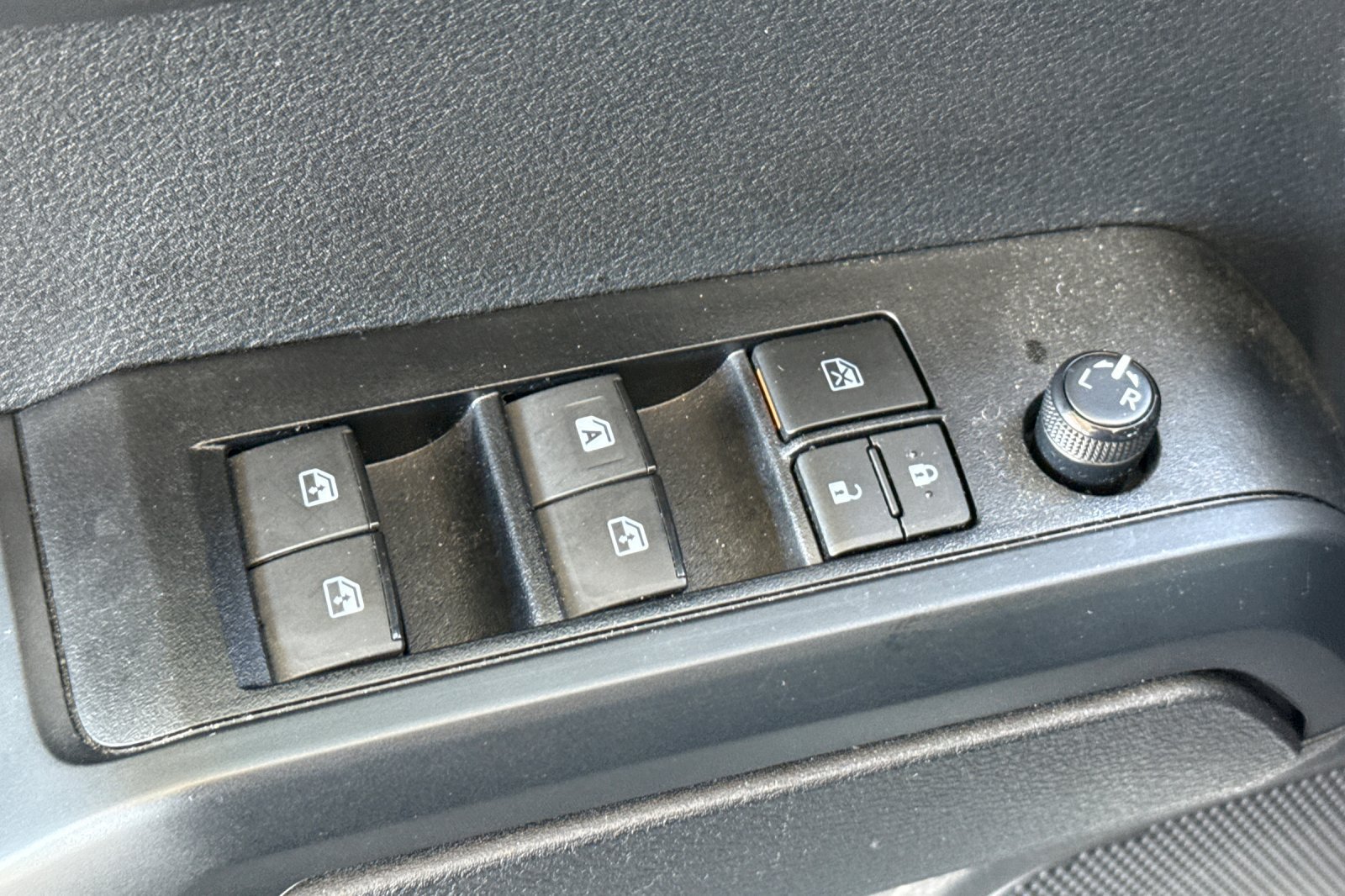 Used 2023 Toyota Tacoma SR w/ SR Convenience Package RWD image 18