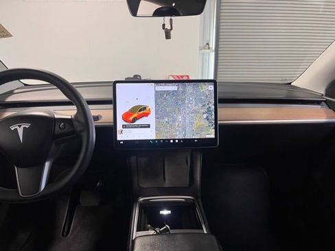 Used 2021 Tesla Model Y Long Range image 20