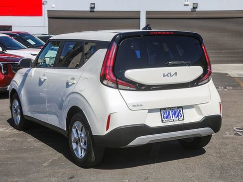 Used 2023 Kia Soul LX w/ LX Technology Package image 8