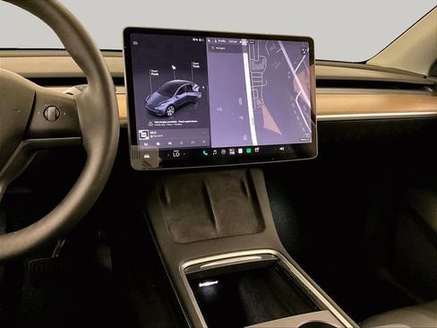 Used 2022 Tesla Model Y Long Range AWD/4WD image 6