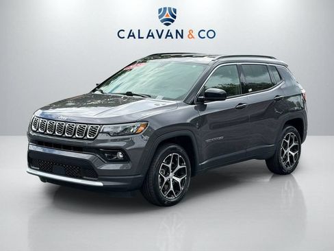 Used 2024 Jeep Compass Limited AWD/4WD image 3