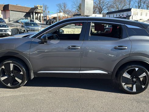 Certified 2025 Nissan Kicks SR image 4