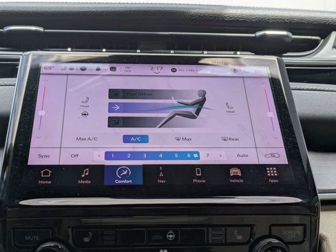 Used 2024 Jeep Grand Cherokee Limited image 25