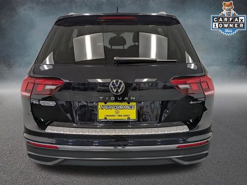 Used 2022 Volkswagen Tiguan SE w/ Panoramic Sunroof Package image 6