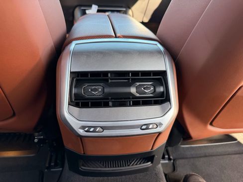 Used 2025 BMW i7 eDrive50 w/ Premium Package image 19