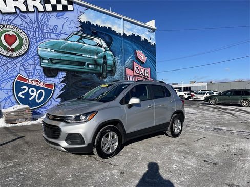 Used 2022 Chevrolet Trax LT w/ LT Convenience Package image 3