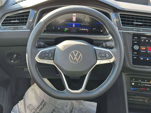 New 2024 Volkswagen Tiguan SE image 12