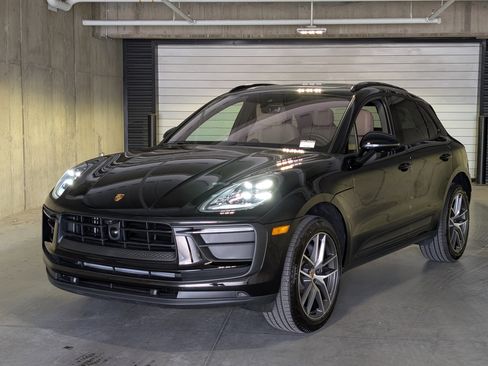 New 2025 Porsche Macan image 1