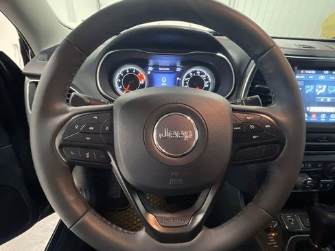 Used 2022 Jeep Cherokee Trailhawk image 32