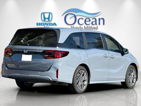 New 2026 Honda Odyssey Touring image 5