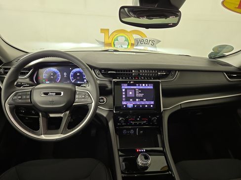 Used 2023 Jeep Grand Cherokee Laredo w/ Luxury Tech Group I image 13