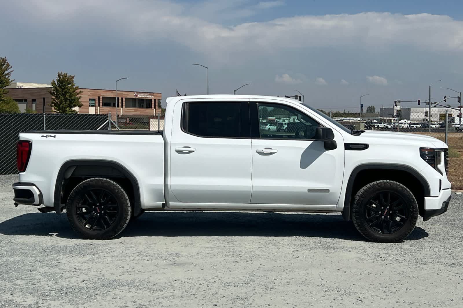 Used 2022 GMC Sierra 1500 Elevation AWD/4WD image 9