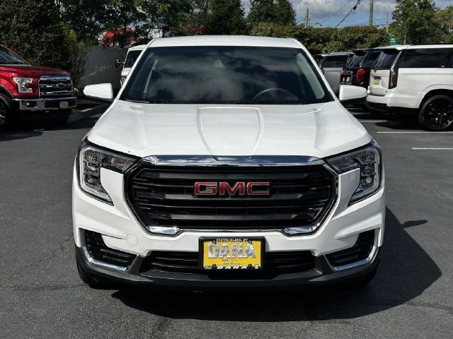 Used 2024 GMC Terrain SLE FWD image 2