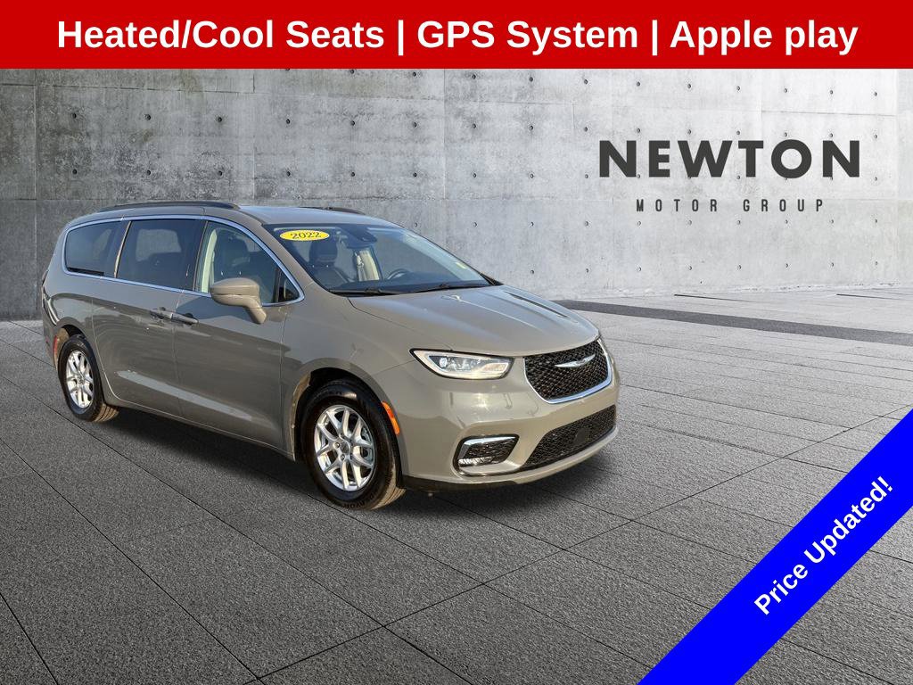 Used 2022 Chrysler Pacifica Touring-L FWD image 1