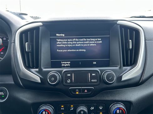 Used 2023 GMC Terrain SLT image 21