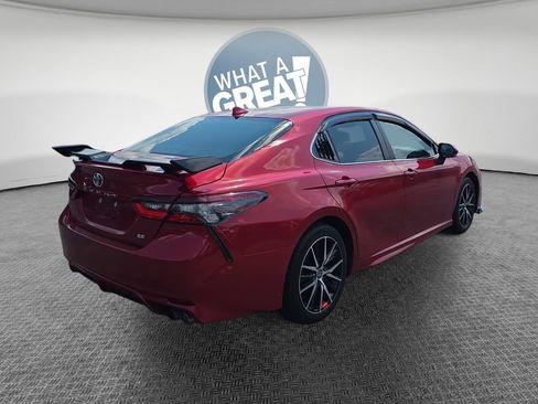 Used 2023 Toyota Camry SE FWD image 3