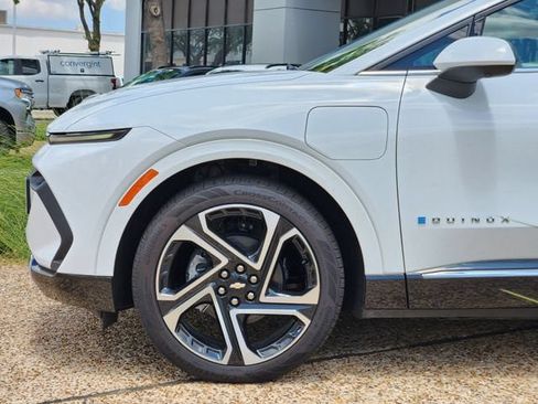 New 2026 Chevrolet Equinox EV LT w/ Convenience Package II FWD image 7