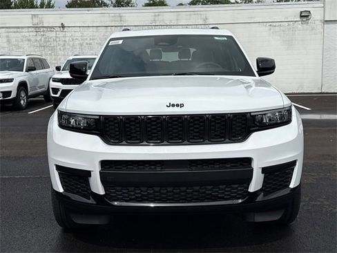 New 2025 Jeep Grand Cherokee L Altitude image 34