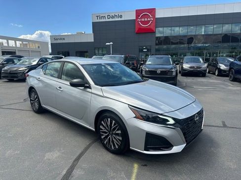 Used 2024 Nissan Altima 2.5 SV FWD image 1