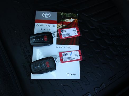 Used 2023 Toyota Camry XLE image 28