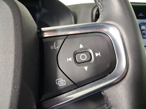 Used 2025 Volvo XC40 B5 Plus AWD/4WD image 32