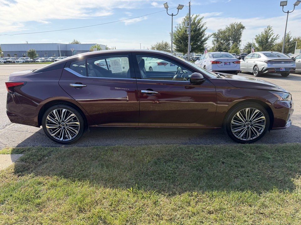Used 2025 Nissan Altima 2.5 SL AWD/4WD image 6