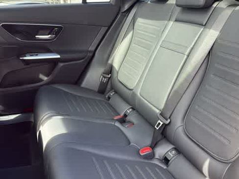 Used 2026 Mercedes-Benz GLC 300 4MATIC image 32