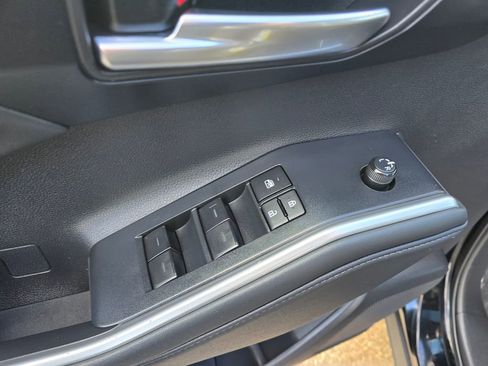 Used 2022 Toyota Highlander XLE image 17